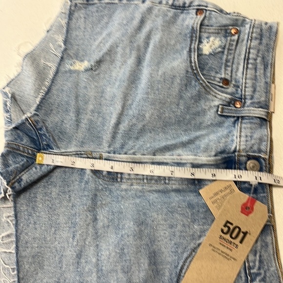 Levi's 501 High Rise Button Fly Light Wash Tango Raw Hem Shorts NWT Sz 32 - Picture 8 of 9